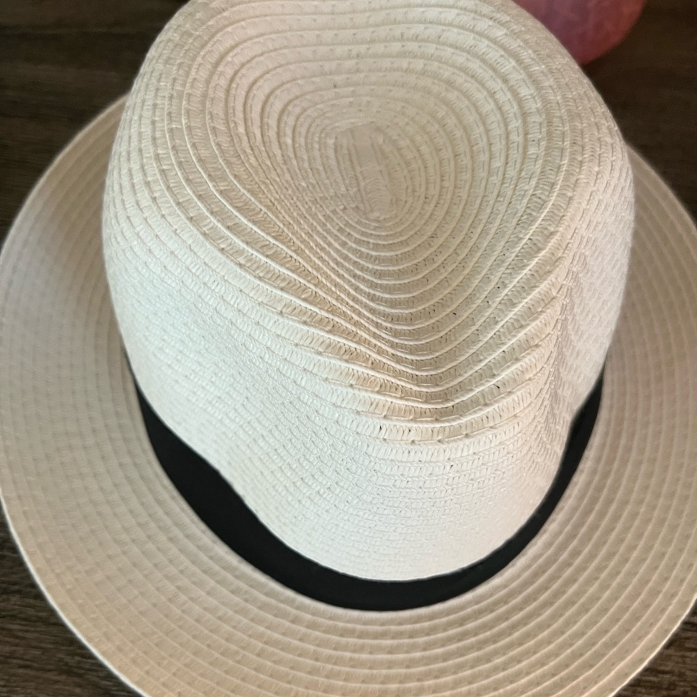 NEW!! Never worn Fedora Hat - WHITE